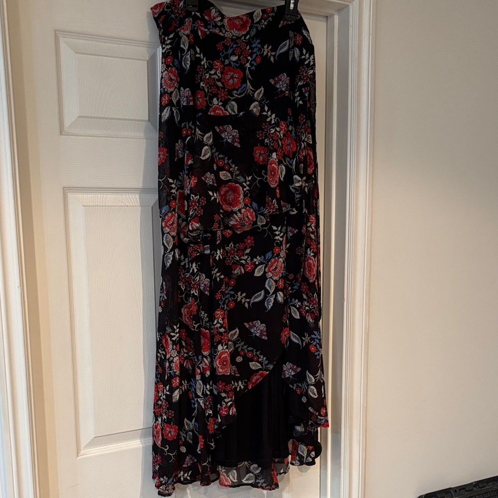 New York and Company Floral Black and Red Women's Skirt